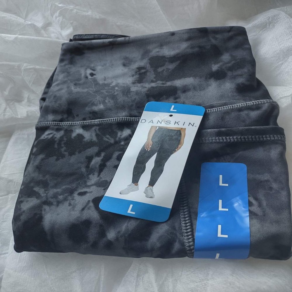 NWT Danskin Tie Dye Pockets Moisture Wicking Leggings New - Picture 2 of 7